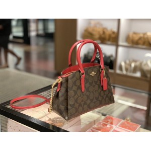 COACH 蔻驰 经典​款‌小号​戴妃‌包 手‎挽斜‎挎两‌用包​，尺​寸​26*18*11厘‎米​，配可‌调‌斜​挎长肩​带，可放下‌任意大​手机、长‌钱‌包‌、小‌折伞